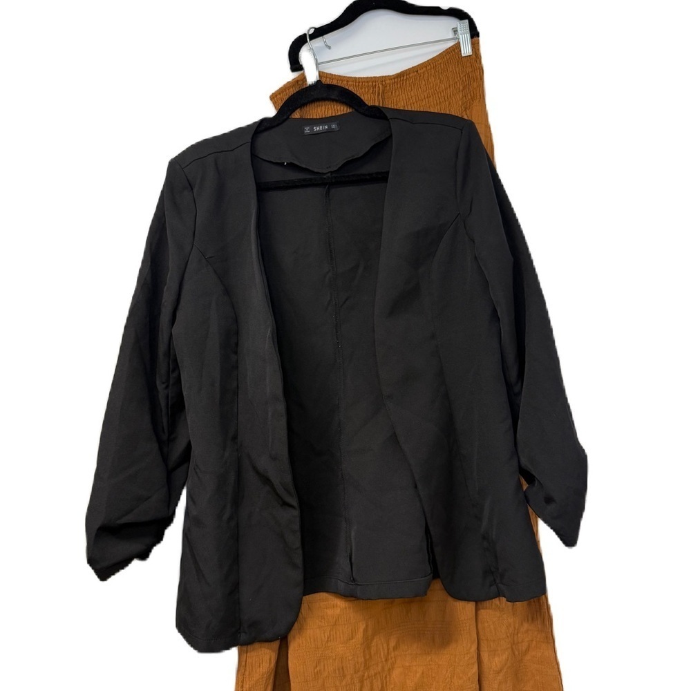 Black Tailored Blazer for a Polished Look